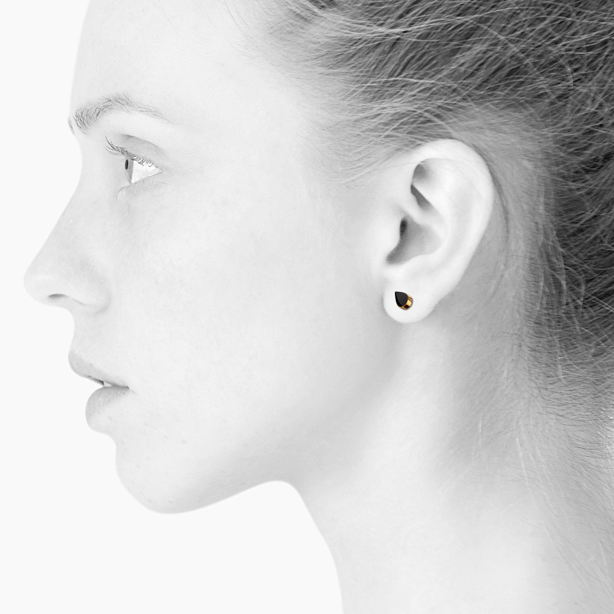 Sign Tiny Drop earrings. Black. Gold plated. Scherning Copenhagen