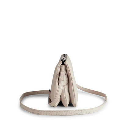 VeraMBG Crossbody bag. White Sand. Leather grain. Markberg