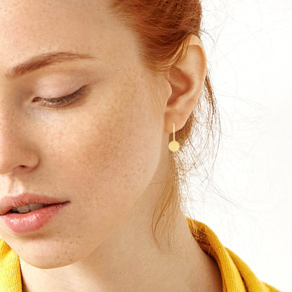 Spot ear hooks. Gilded sterling silver. Scherning Copenhagen