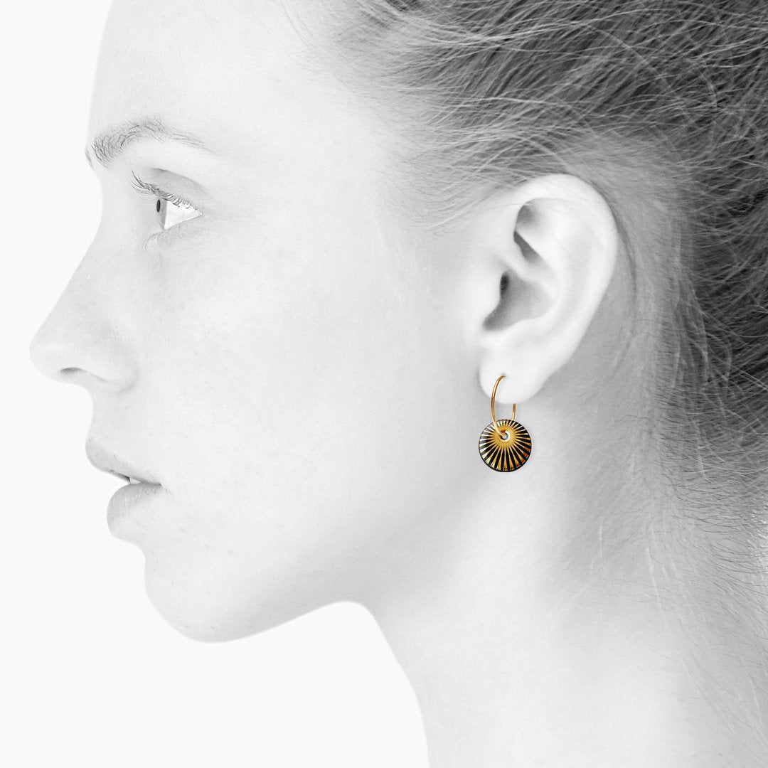 Splash creole earrings. Black and gold. Scherning Copenhagen