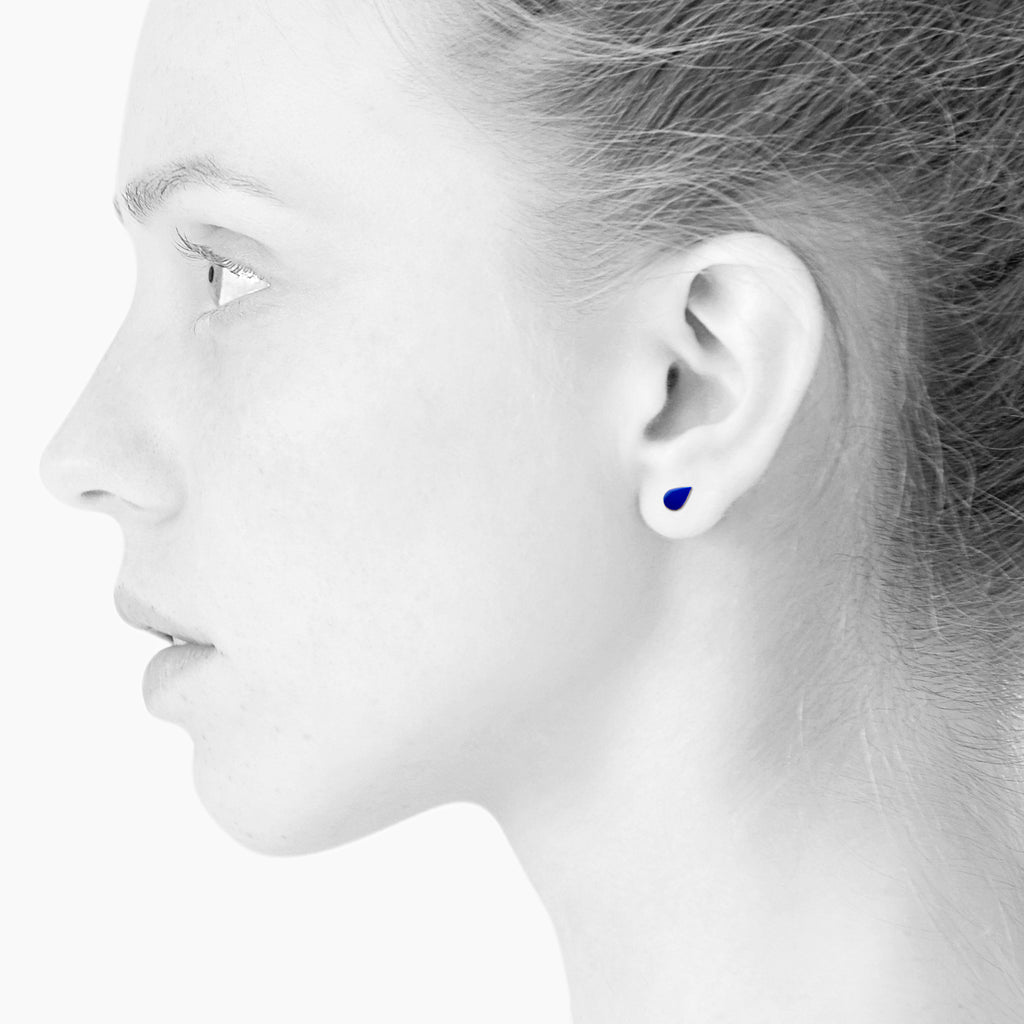 Spot earrings. Tiny Drop. Gold plated. Ultramarine blue. Scherning Copenhagen