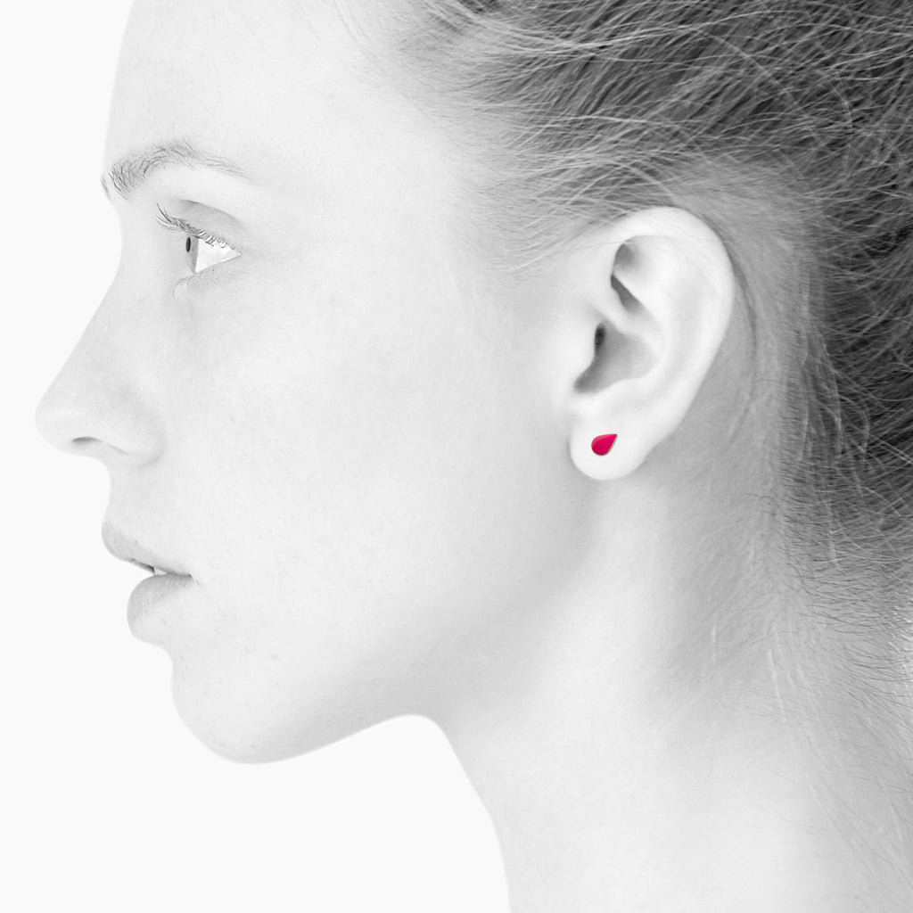 Spot ear studs. Tiny Drop. Gold plated. Pink. Scherning Copenhagen